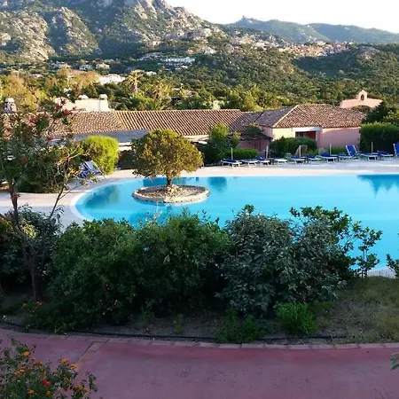 Colonna Country Club מלון פורטו צ'רבו